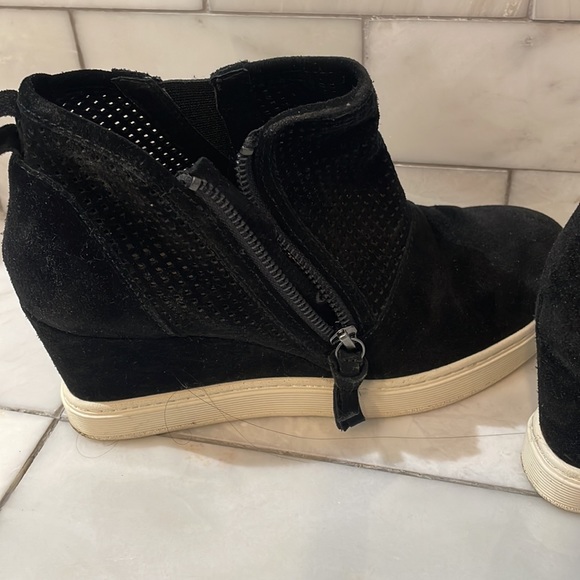 Sofft size 9 perforated wedge booties. Very comfortable. Black. 3 inch heel. - Picture 4 of 7